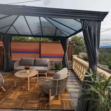 Apartment 35m², Terrasse & Cuisine Proche Carcassonne Montclar (Aude)